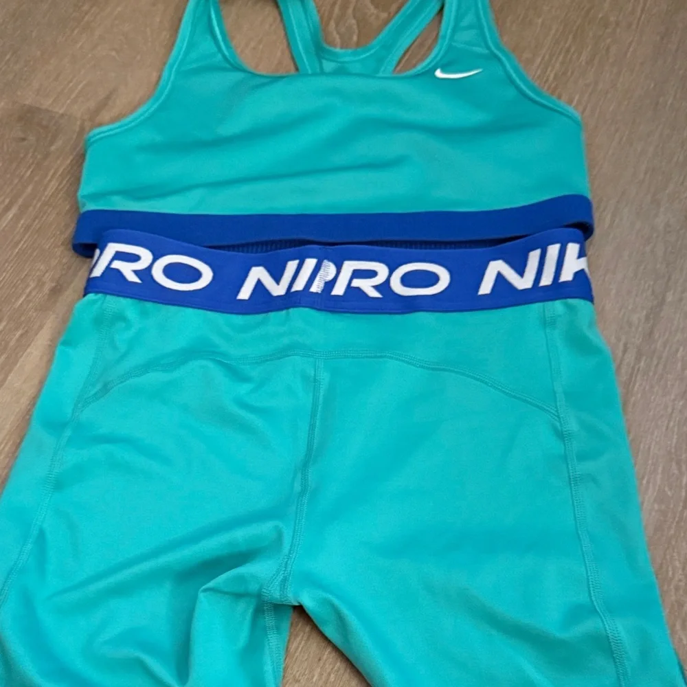 Nike Aqua Sports Bra and Shorts Set - Picture 2 of 3